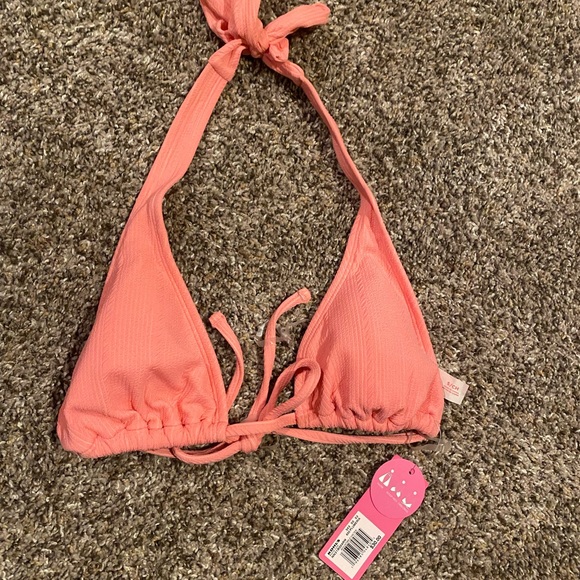 Juniors' Ninety-Nine Degrees° Multi-Way Triangle Bikini Top. - Picture 5 of 7